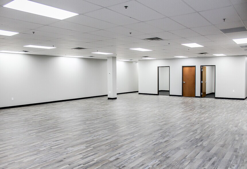 2115 E Beltline Rd, Carrollton, TX for lease - Interior Photo - Image 2 of 6