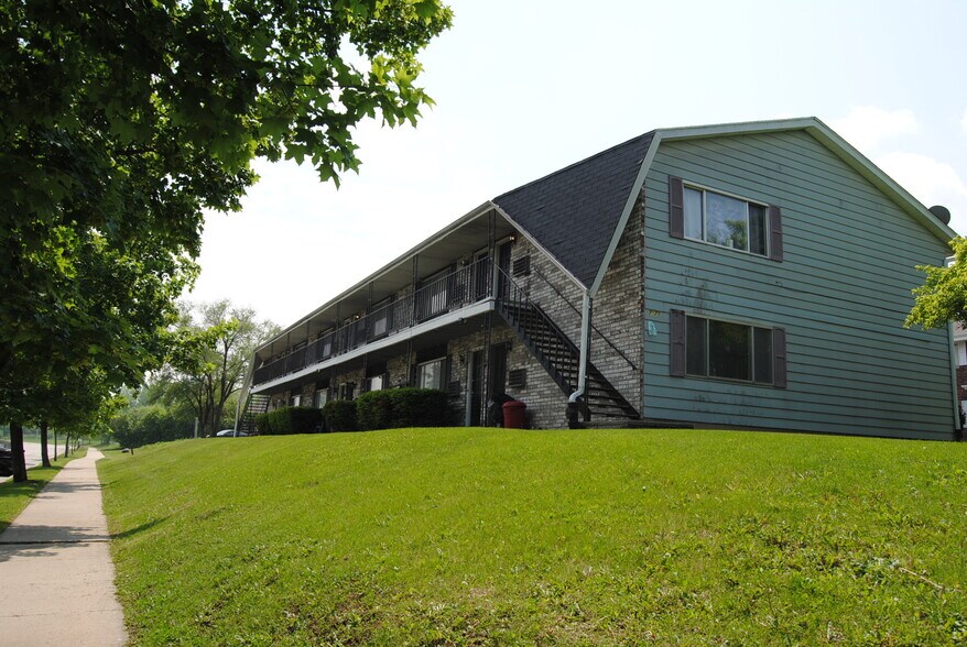 7979 N 66th St, Milwaukee, WI à vendre - Photo du bâtiment - Image 3 de 6