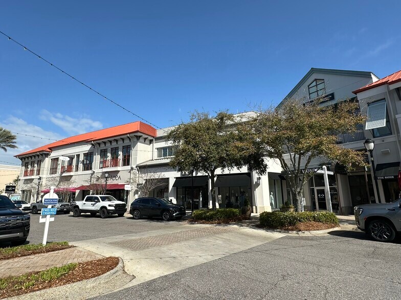 4008-4300 Legendary Dr, Destin, FL à louer - Photo du bâtiment - Image 3 de 16