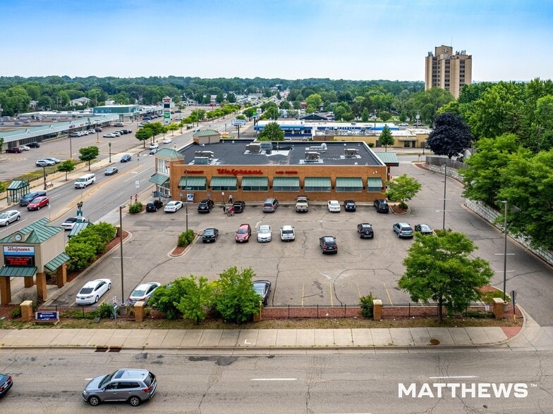 3601 16th St, Moline, IL à vendre - Photo du bâtiment - Image 2 de 3
