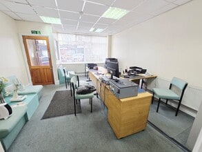 64 Oak Ln, Bradford for lease Interior Photo- Image 2 of 4