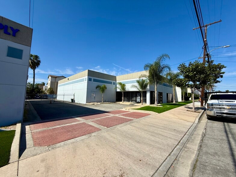2455 Lewis Ave, Signal Hill, CA for sale - Building Photo - Image 3 of 12