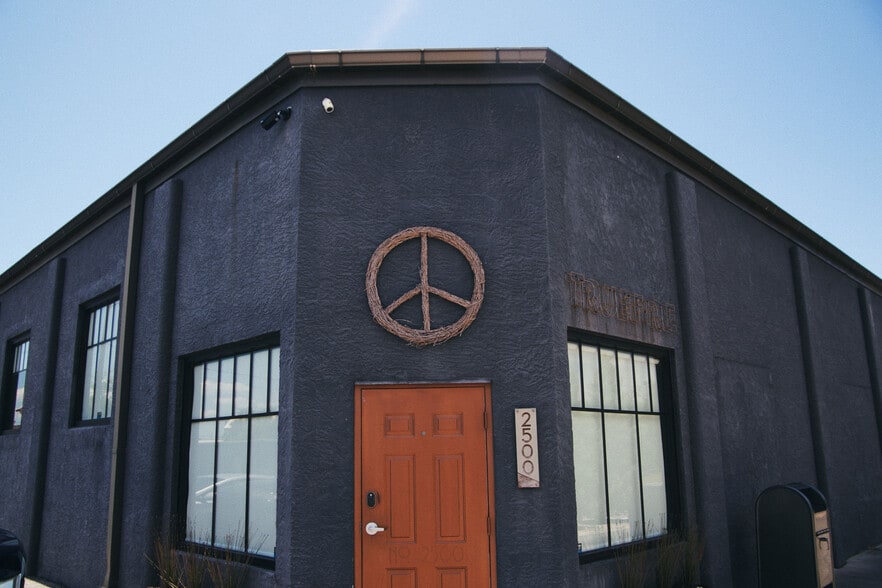 2500 Emerson Ave S, Saint Petersburg, FL for sale - Building Photo - Image 1 of 23
