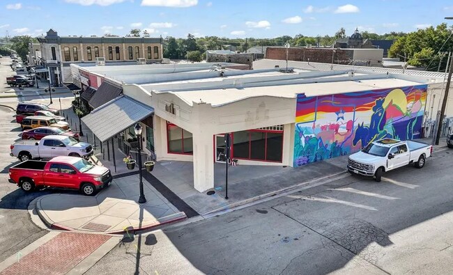 More details for 113 W Church St, Weatherford, TX - Retail for Lease