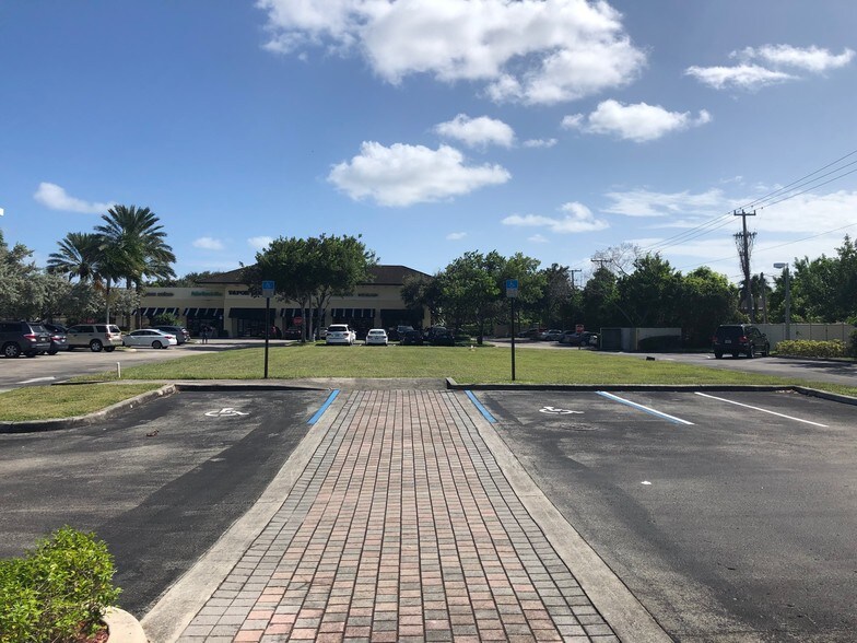 222 Yamato Rd, Boca Raton, FL à louer - Photo du bâtiment - Image 2 de 6