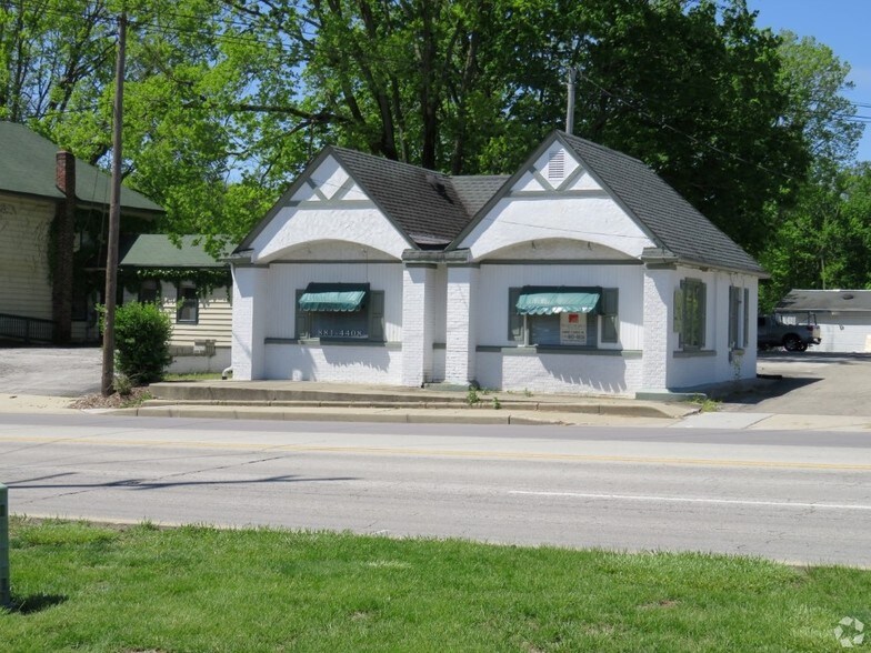 516 N Madison Ave, Greenwood, IN à vendre - Photo principale - Image 1 de 5