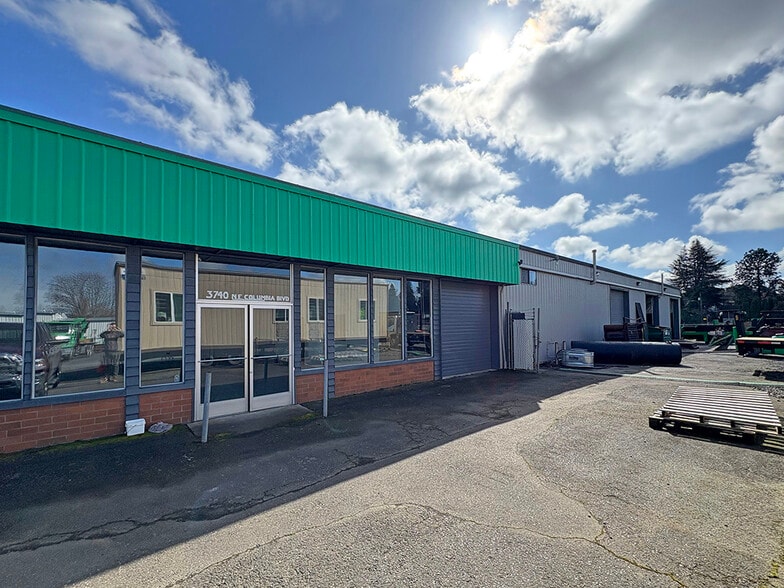 3740 NE Columbia Blvd, Portland, OR for lease - Building Photo - Image 1 of 8