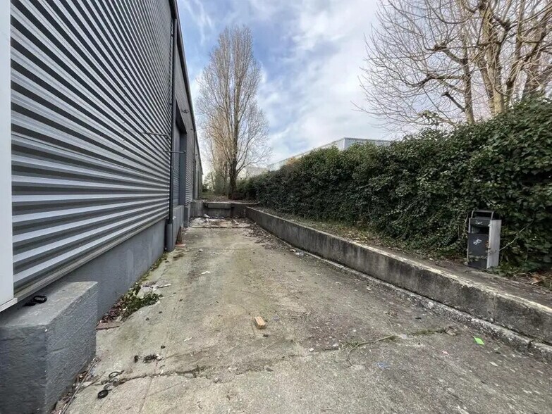 8 Rue Du Docteur Jean Charcot, Morangis à louer - Photo du bâtiment - Image 3 de 8