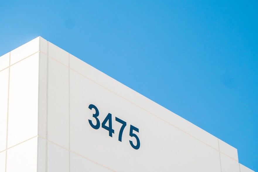 3475 N Las Vegas Blvd, Las Vegas, NV for lease - Building Photo - Image 2 of 11