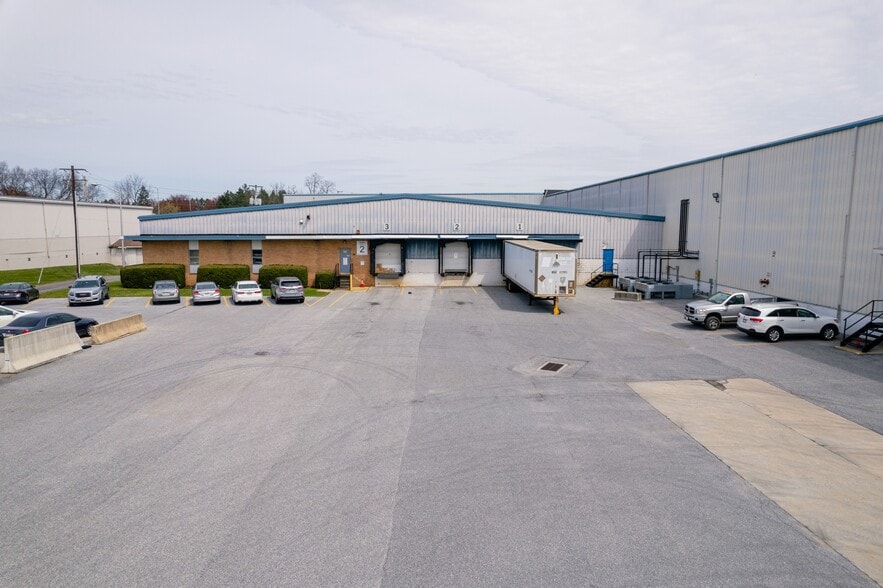 380 Freight St, Camp Hill, PA for lease - Building Photo - Image 2 of 3
