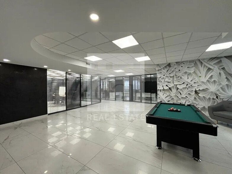 Office in Bron for lease - Building Photo - Image 3 of 20