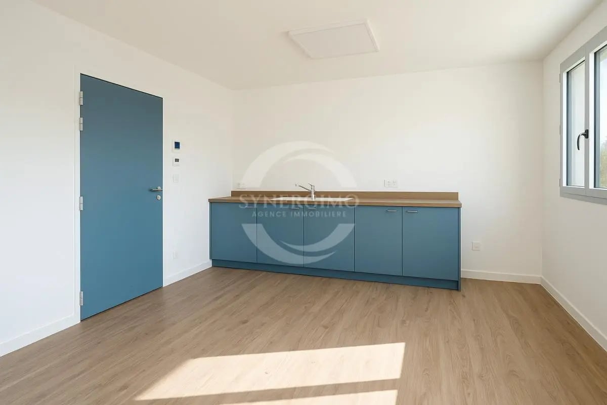 Flex in Le Bouscat for lease Interior Photo- Image 1 of 7