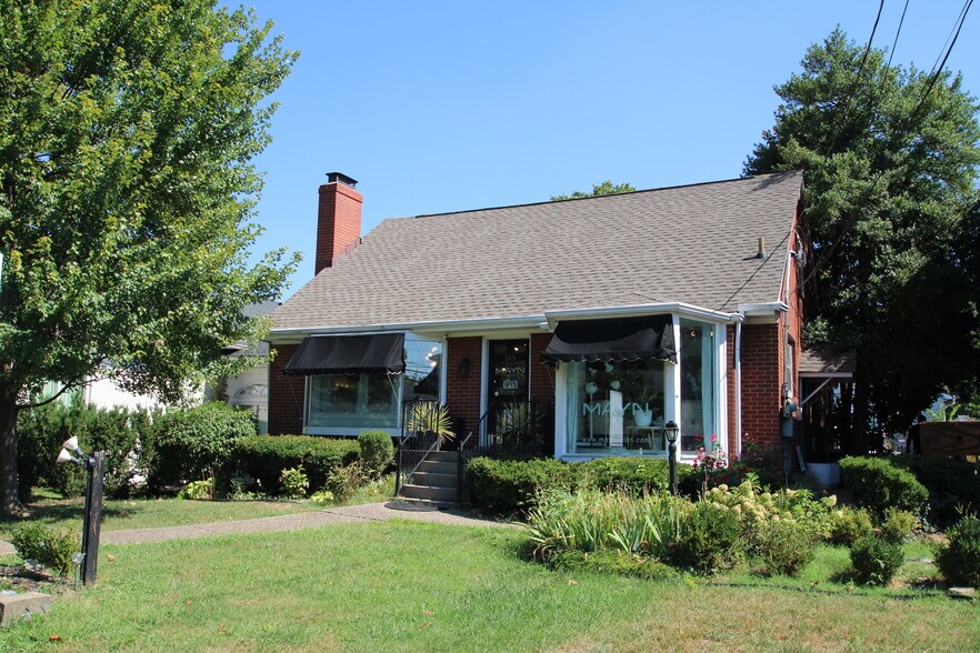 143 Chenoweth Ln, Louisville, KY à louer - Photo du bâtiment - Image 1 de 39