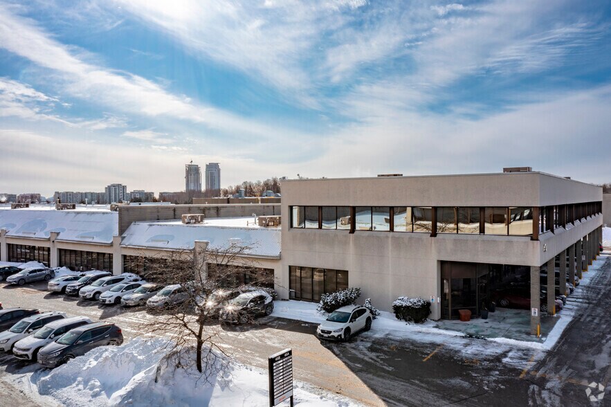 45 W Wilmot St, Richmond Hill, ON à louer - Photo du bâtiment - Image 2 de 6