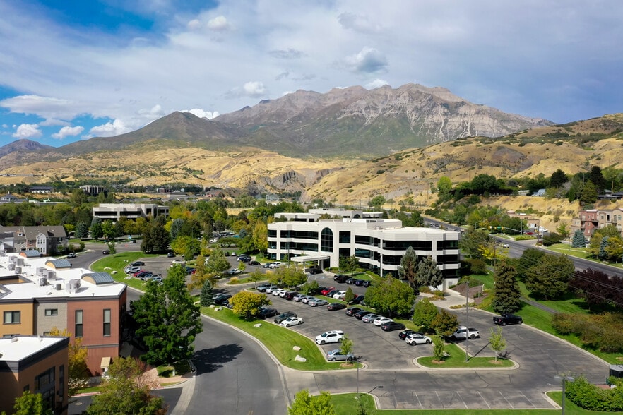 Riverwoods Business Park portfolio of 2 properties for sale on LoopNet.ca - Building Photo - Image 3 of 17