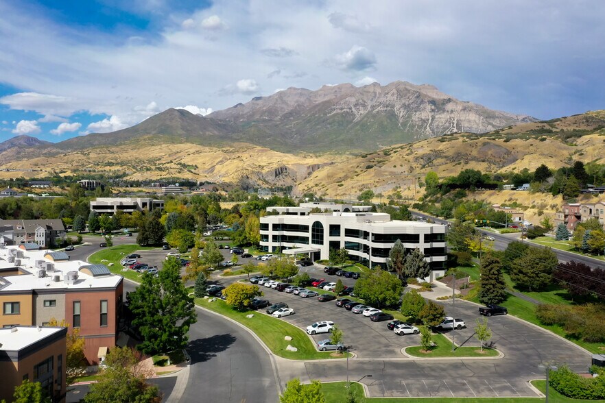 Riverwoods Business Park portefeuille de 2 propriétés à vendre sur LoopNet.ca - Photo du bâtiment - Image 3 de 17