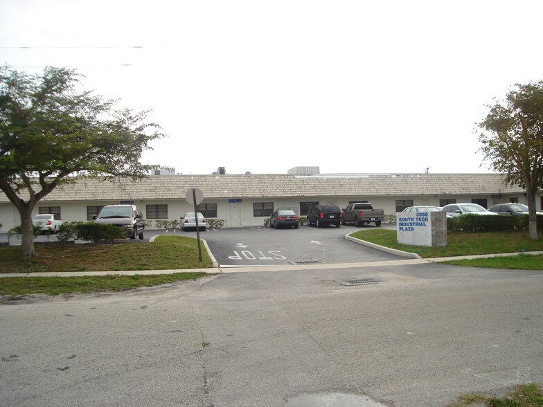 3050 SW 14th Pl, Boynton Beach, FL à louer - Photo du bâtiment - Image 1 de 2
