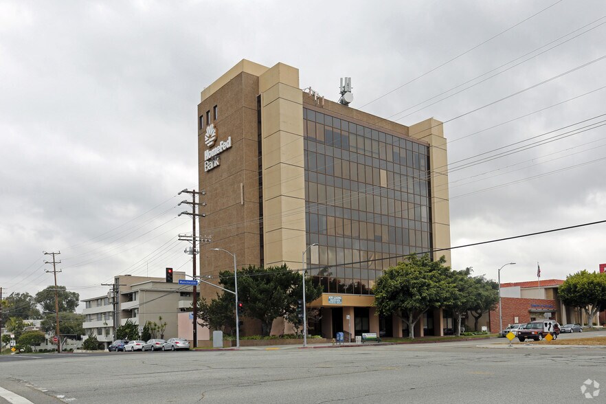 8055 W Manchester Ave, Playa del Rey, CA à louer - Photo du bâtiment - Image 3 de 11
