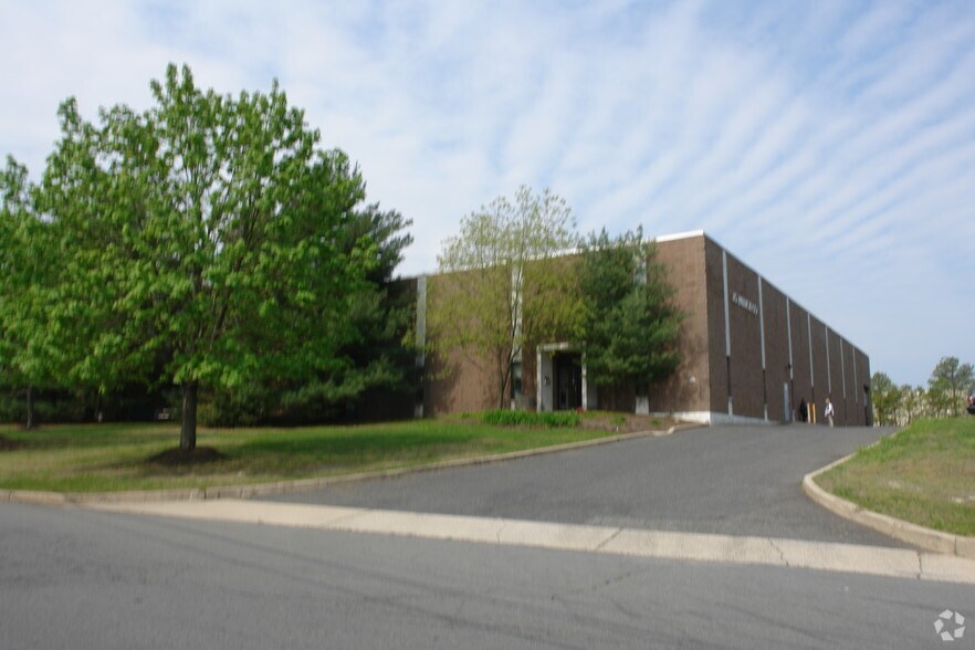 6 Alvin Ct, East Brunswick, NJ à louer - Photo du bâtiment - Image 2 de 5