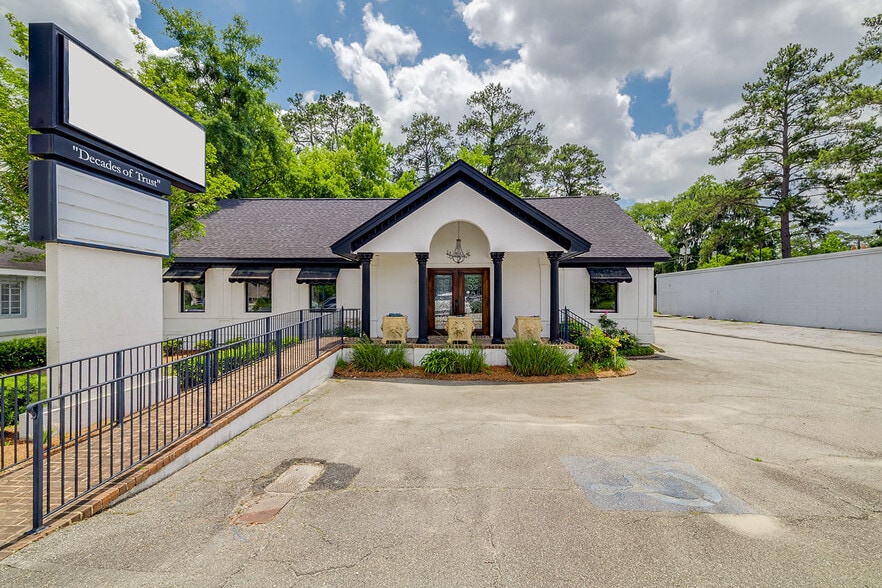9 W Derenne Ave, Savannah, GA for lease - Building Photo - Image 2 of 45