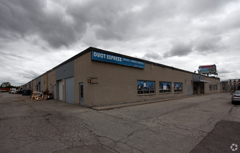 70 Belfield Rd, Toronto, ON à vendre - Photo principale - Image 1 de 1