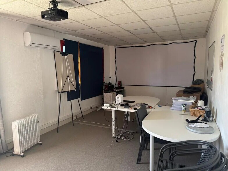 Office in Aubagne for lease - Interior Photo - Image 3 of 6