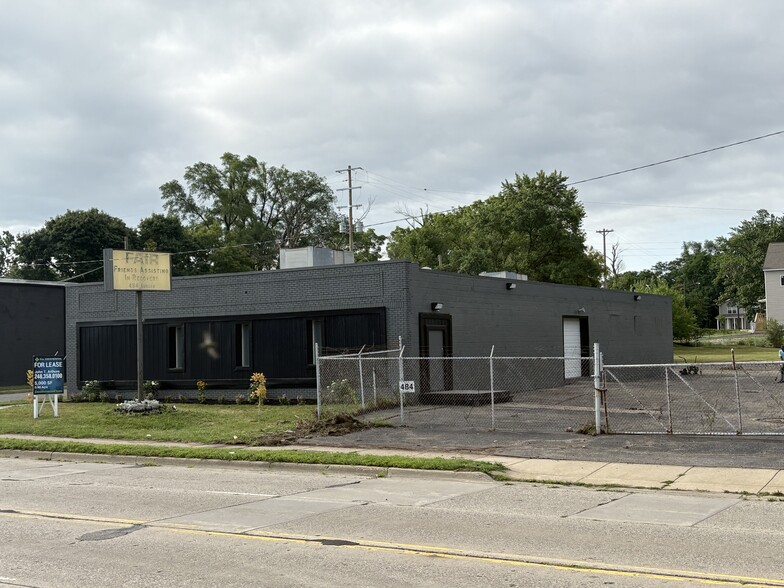 484 Auburn Ave, Pontiac, MI for lease - Building Photo - Image 2 of 9