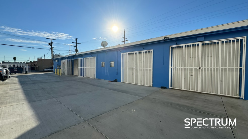 8150-8166 Orion Ave, Van Nuys, CA for lease - Building Photo - Image 1 of 6