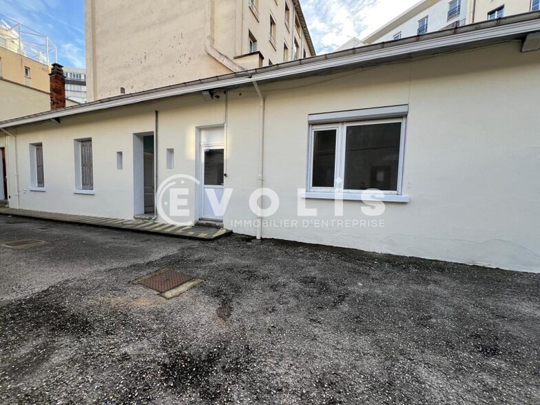 Flex in Lyon for lease - Building Photo - Image 3 of 13