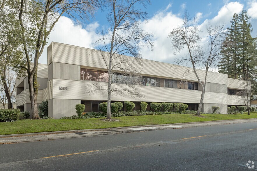 5330 Primrose Dr, Fair Oaks, CA à vendre - Photo du bâtiment - Image 2 de 5