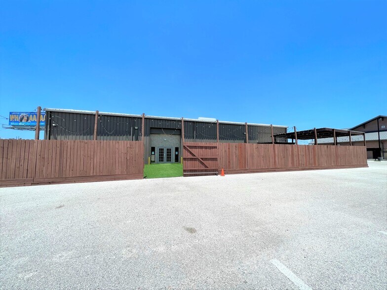 22318 Interstate 45, Spring, TX à louer - Photo du bâtiment - Image 2 de 16