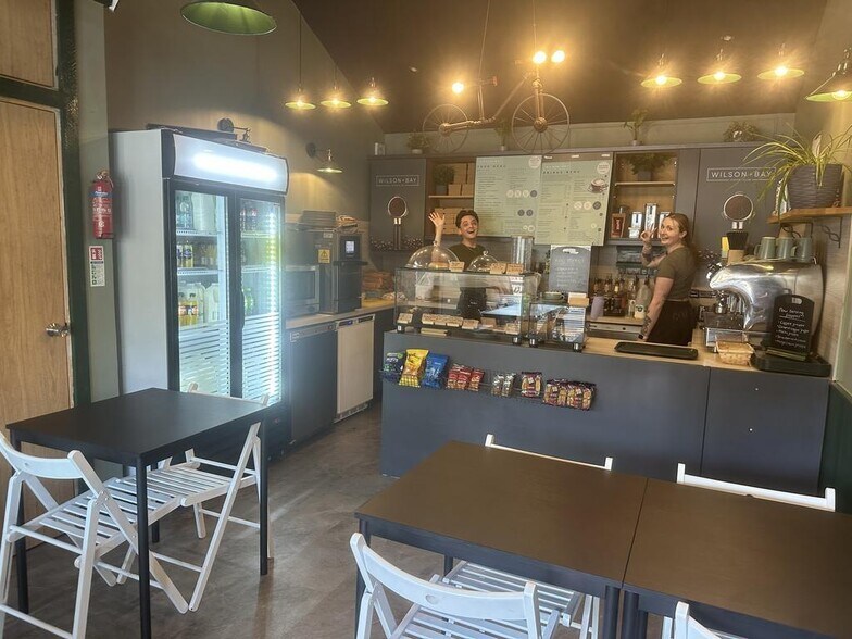 1 Greenmeadow Dr, Caldicot à vendre - Photo du bâtiment - Image 3 de 22