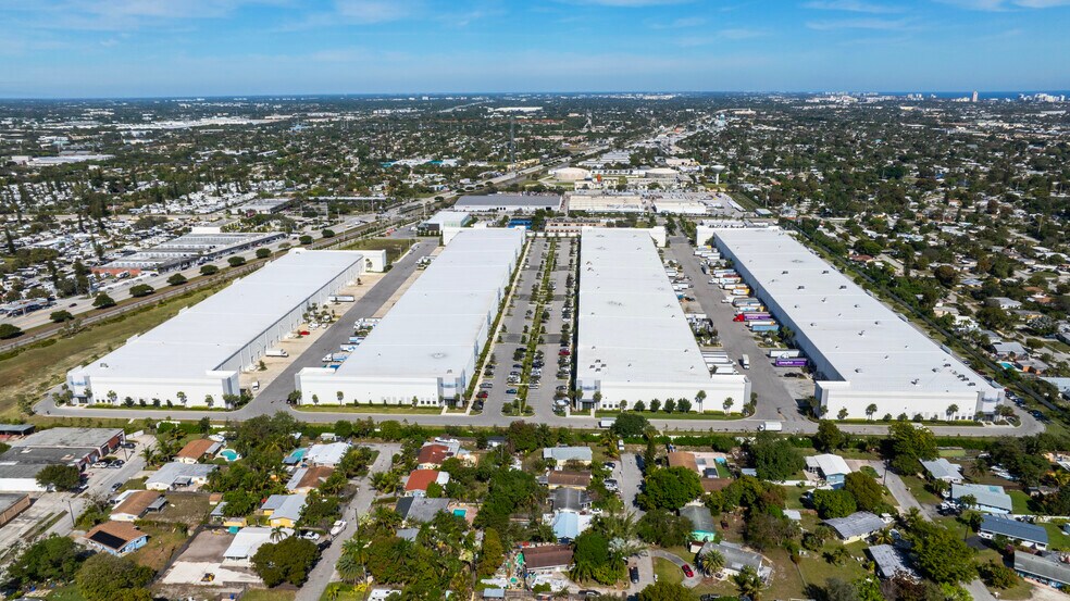 1240-1270 NE 48th St, Pompano Beach, FL à louer - Photo du bâtiment - Image 3 de 24