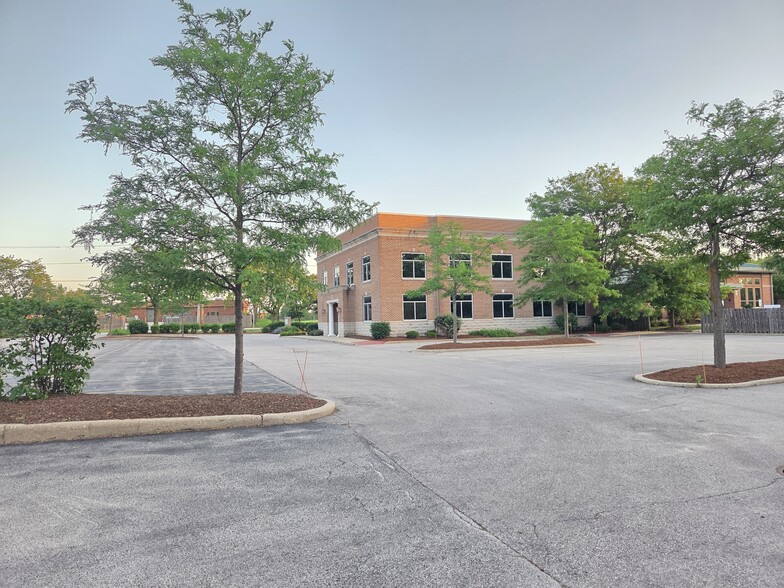 1628 Central Rd, Arlington Heights, IL à louer - Photo du bâtiment - Image 3 de 9