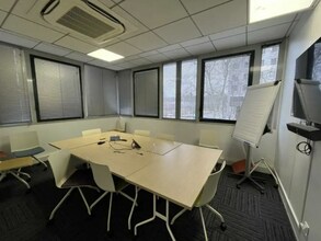 Office in Villeurbanne for lease Interior Photo- Image 2 of 11