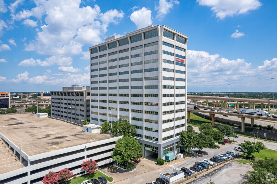 8111 Lyndon B Johnson Fwy, Dallas, TX à louer - Photo du bâtiment - Image 3 de 23