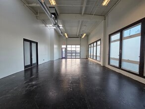 2195 Hyacinth St NE, Salem, OR for lease Interior Photo- Image 2 of 9