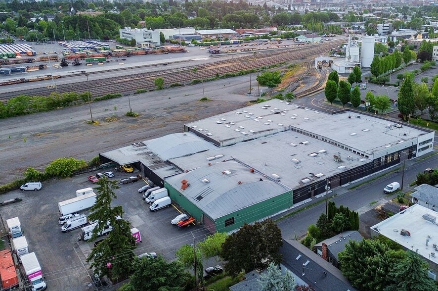 2340 SE Gladstone St, Portland, OR for sale - Building Photo - Image 1 of 6