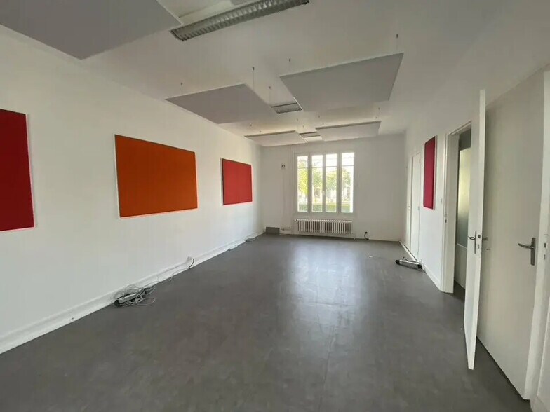 Bureau dans Beauvais à vendre - Photo du bâtiment - Image 2 de 12