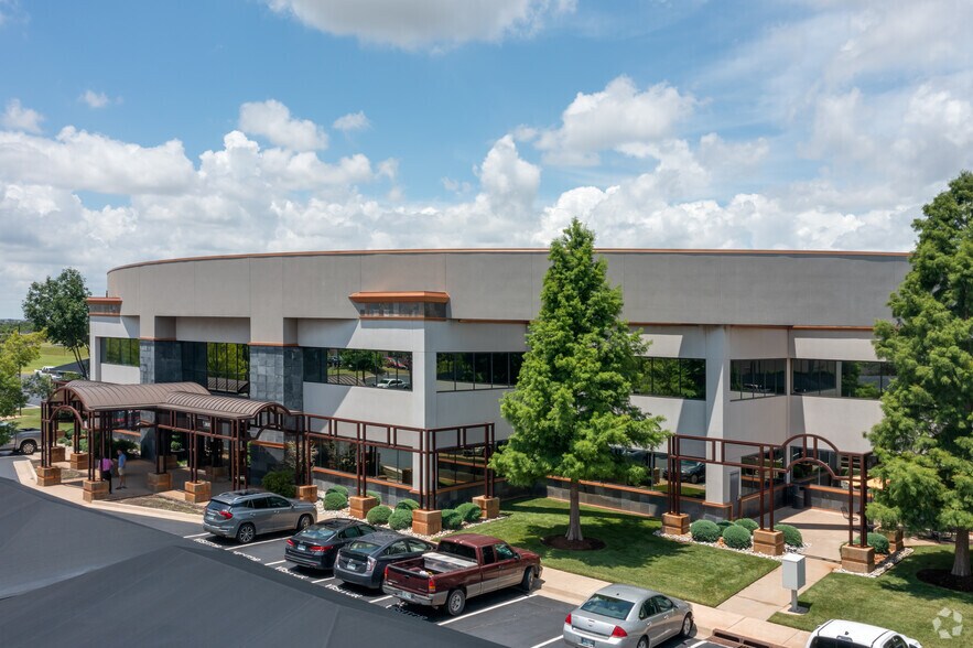 3600 NW 138th St, Oklahoma City, OK à louer - Photo du bâtiment - Image 1 de 17