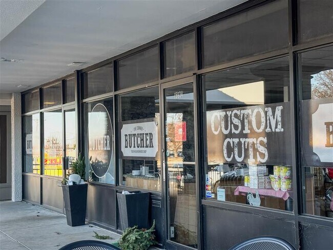 Plus de détails pour 15620-15648 Manchester Rd, Ellisville, MO - Commerce de détail à louer