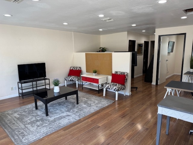 27301-27319 Valley Center Rd, Valley Center, CA for lease - Interior Photo - Image 3 of 8