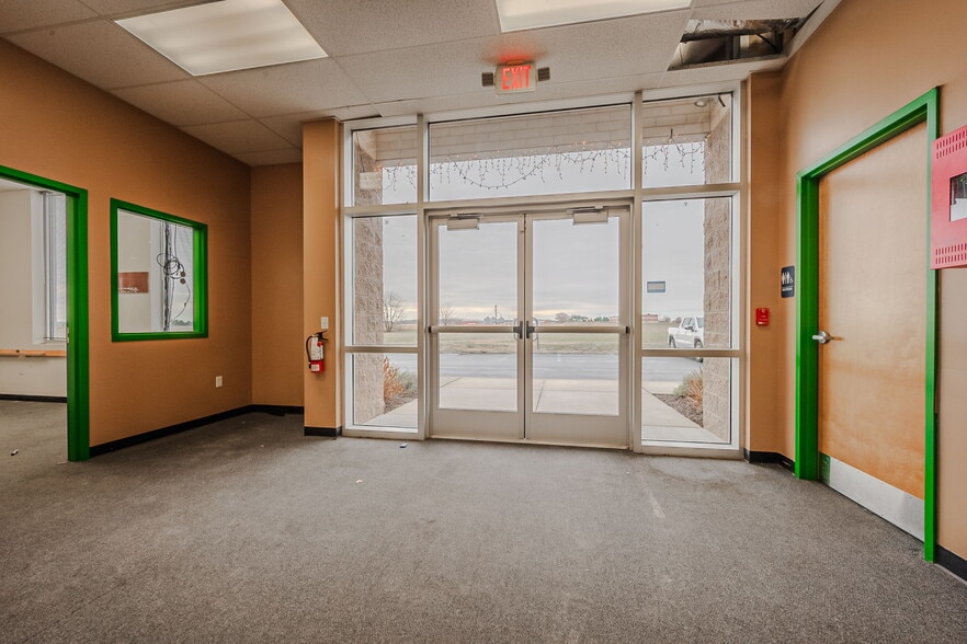 112 Patriot Dr, Middletown, DE for lease - Interior Photo - Image 2 of 36