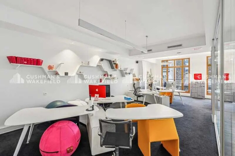 64 Rue La Boétie, Paris for lease - Interior Photo - Image 3 of 12