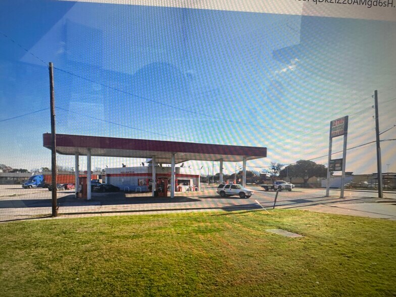 3130 N Buckner Blvd, Dallas, TX à louer - Photo du bâtiment - Image 3 de 4