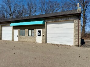 400 Business Centre Dr, Lansing, MI for lease Interior Photo- Image 2 of 18