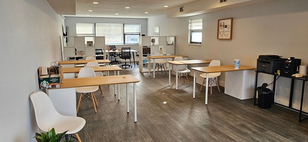 320 N Broadway, Hicksville, NY for lease - Interior Photo - Image 2 of 2