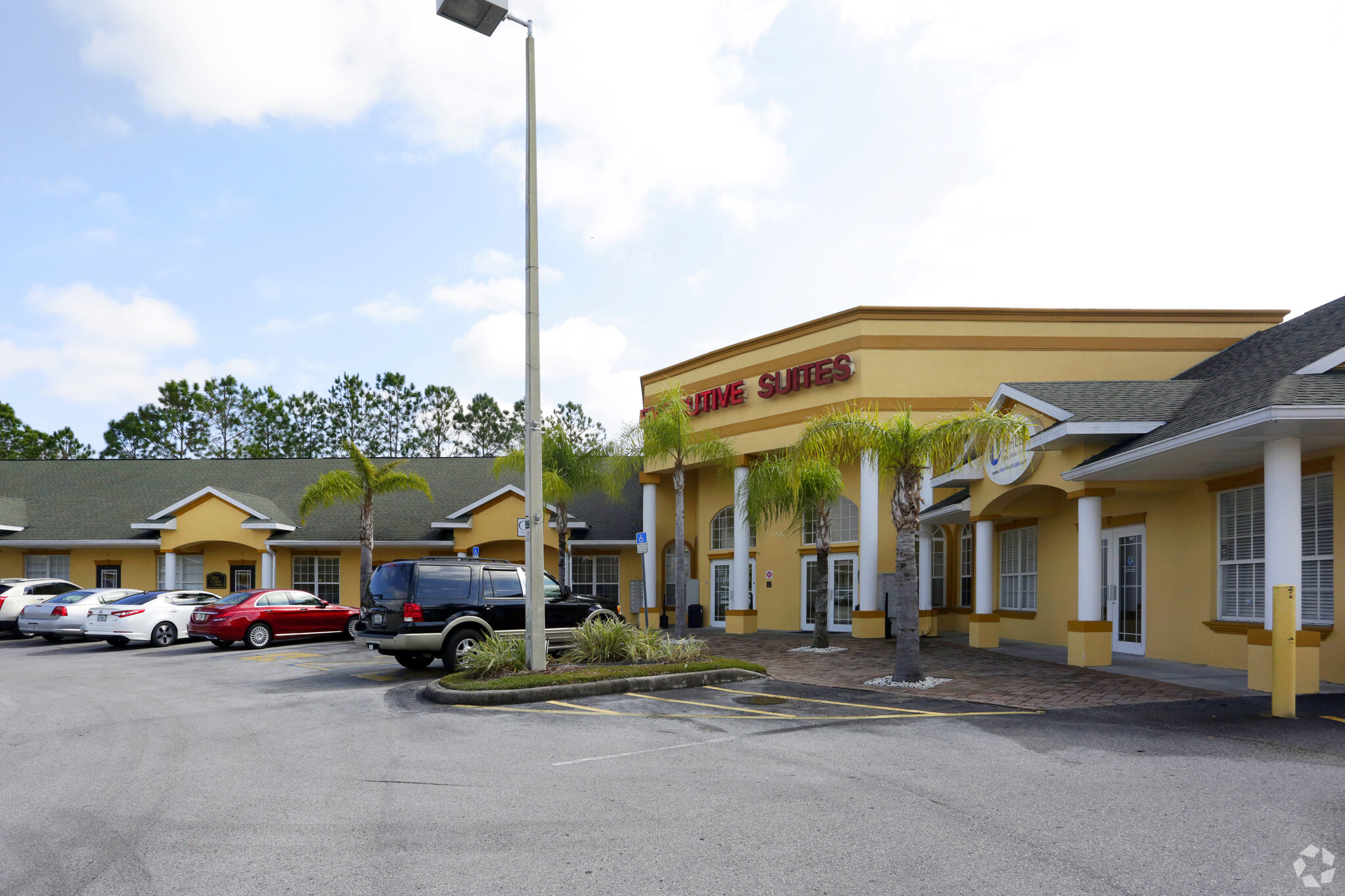 10335 Cross Creek Blvd, Tampa, FL for lease Primary Photo- Image 1 of 7