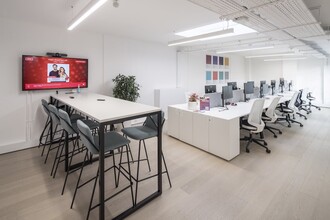 14 Clerkenwell Close, Londres à louer Photo intérieure- Image 1 de 21