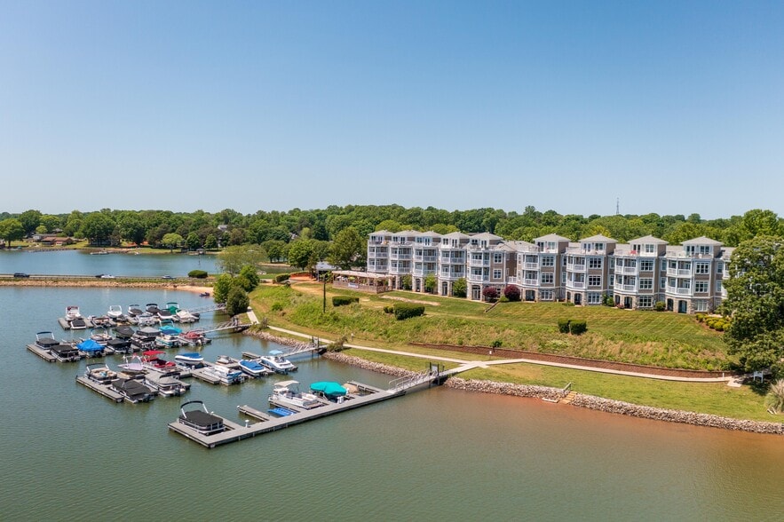 637 Williamson Rd, Mooresville, NC for sale - Building Photo - Image 3 of 11